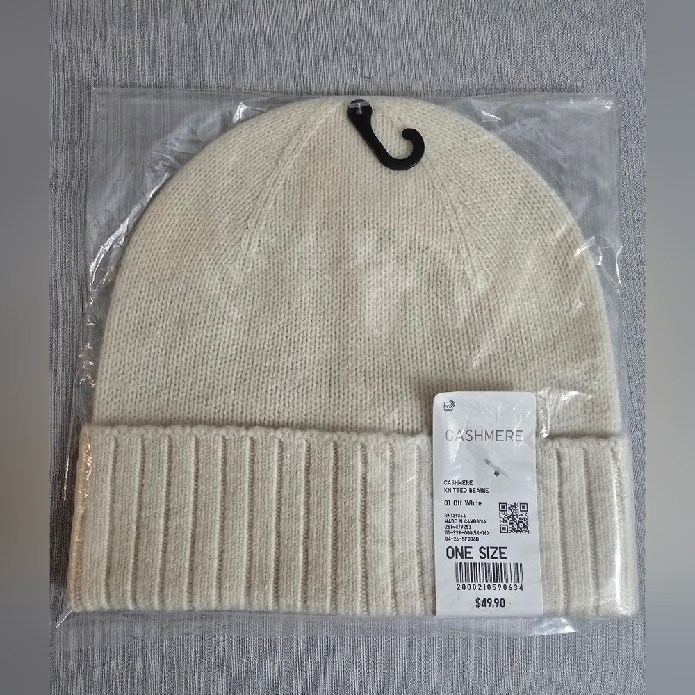 Uniqlo 100% Cashmere Knitted Beanie